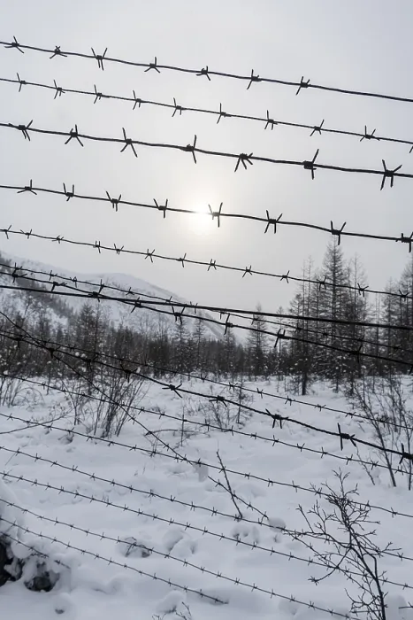 Gerahmter Druck : Ehemaliger Gulag an der Straße der Knochen. Gerahmter Druck : Ehemaliger Gulag an der Straße der Knochen.