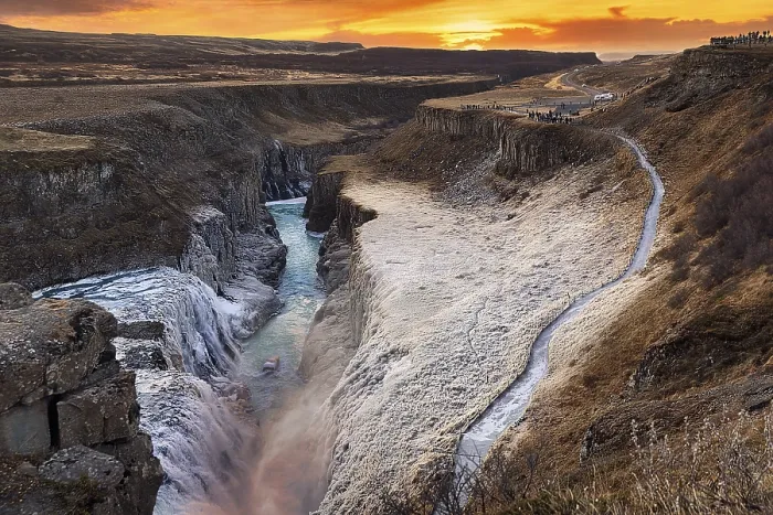 Gerahmter Druck : Gullfoss-Wasserfall mit Eis, Abenddämmerung. Gerahmter Druck : Gullfoss-Wasserfall mit Eis, Abenddämmerung.
