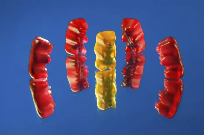 Gerahmter Druck : Fünf Gummibärchen Gerahmter Druck : Fünf Gummibärchen
