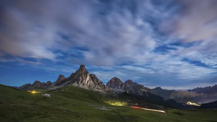 Gerahmter Druck : Gusela-Berg in einer Nacht mit Wolken. Gerahmter Druck : Gusela-Berg in einer Nacht mit Wolken.
