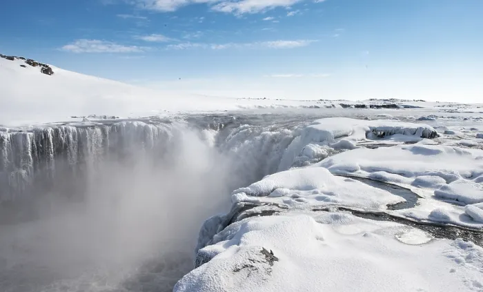 Gerahmter Druck : Hafragilsfoss-Wasserfall im Winter. Gerahmter Druck : Hafragilsfoss-Wasserfall im Winter.