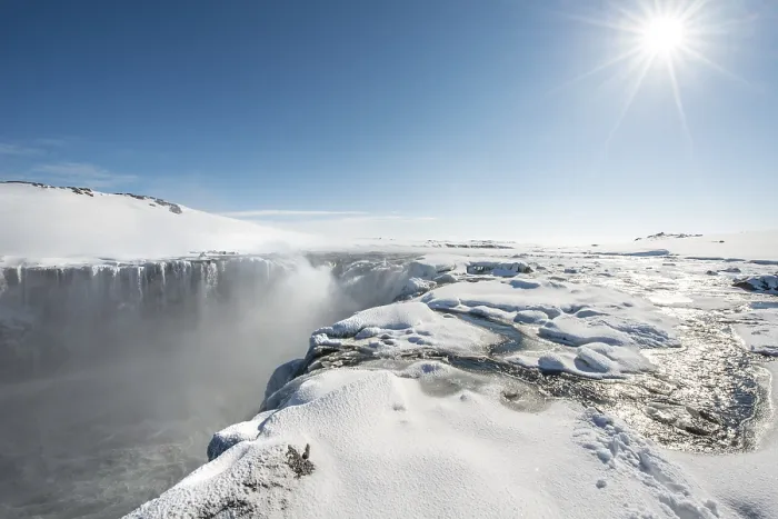 Gerahmter Druck : Hafragilsfoss-Wasserfall im Winter. Gerahmter Druck : Hafragilsfoss-Wasserfall im Winter.