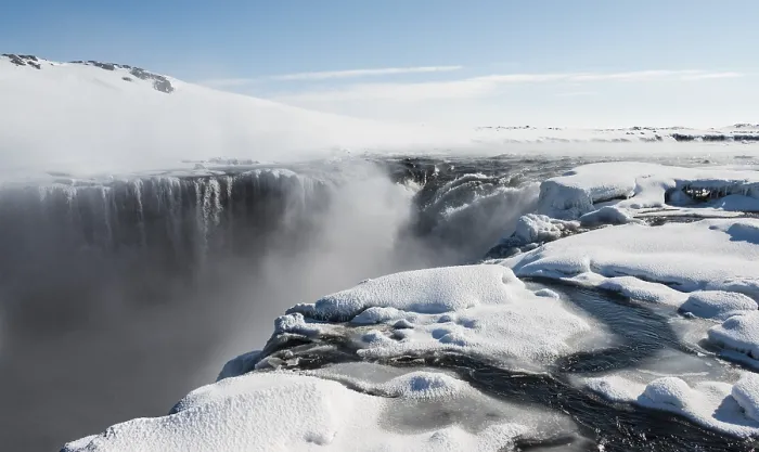 Gerahmter Druck : Hafragilsfoss-Wasserfall im Winter Gerahmter Druck : Hafragilsfoss-Wasserfall im Winter