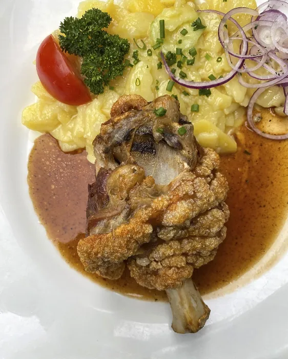 Gerahmter Druck : Halbes Schweinshaxe, knusprig frittiert. Gerahmter Druck : Halbes Schweinshaxe, knusprig frittiert.