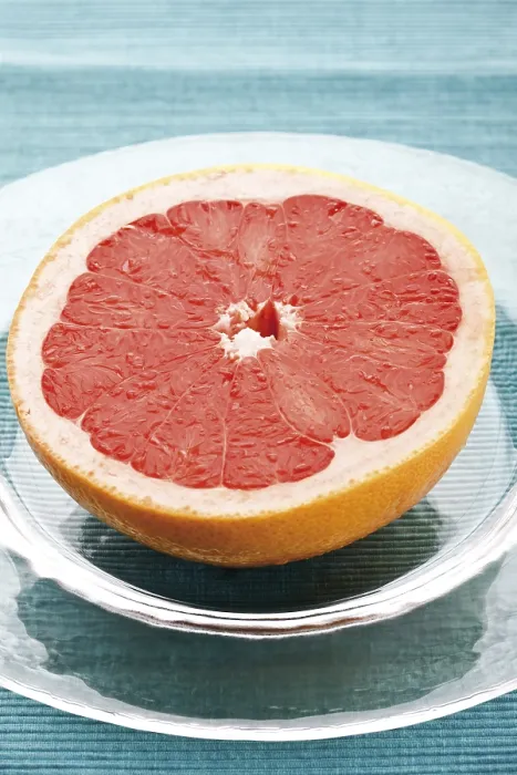 Gerahmter Druck : Die Hälfte einer roten Grapefruit, Ruby Star. Gerahmter Druck : Die Hälfte einer roten Grapefruit, Ruby Star.