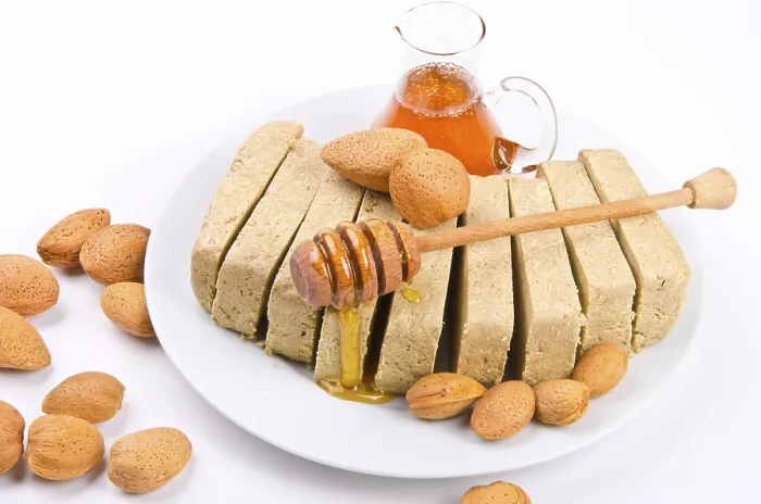 Gerahmter Druck : Halva mit Honig Gerahmter Druck : Halva mit Honig