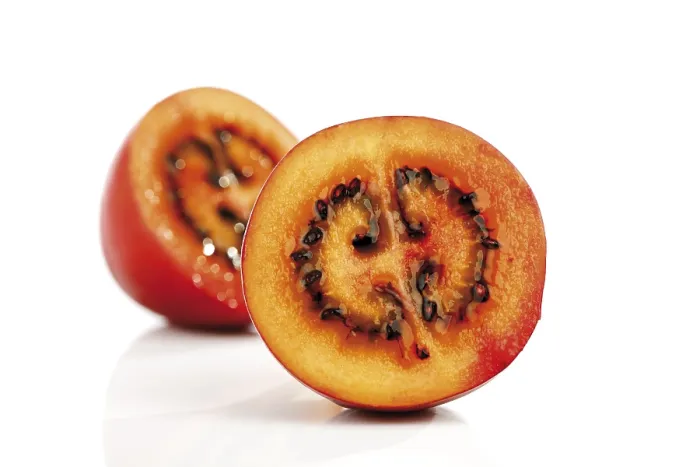Gerahmter Druck : Halbierter Tamarillo Gerahmter Druck : Halbierter Tamarillo