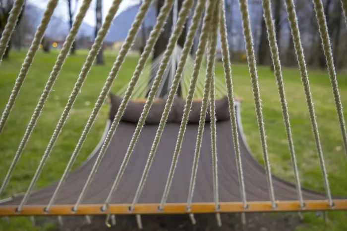 Gerahmter Druck : Schlafsack im Wald Gerahmter Druck : Schlafsack im Wald