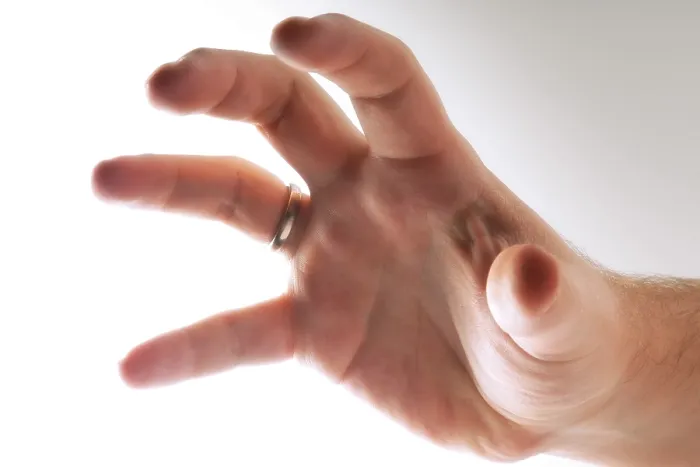 Gerahmter Druck : Hand greift Hand Gerahmter Druck : Hand greift Hand