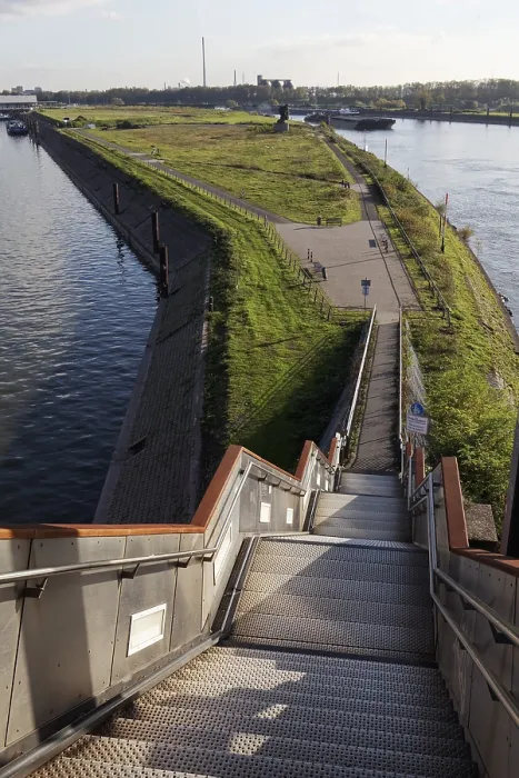 Gerahmter Druck : Haniel tritt auf die Friedrich-Ebert-Brücke. Gerahmter Druck : Haniel tritt auf die Friedrich-Ebert-Brücke.