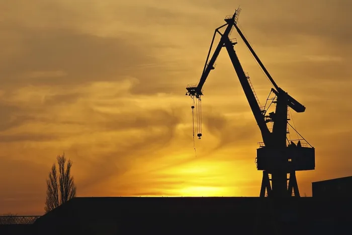 Gerahmter Druck : Hafenkran am Sonnenuntergang. Gerahmter Druck : Hafenkran am Sonnenuntergang.
