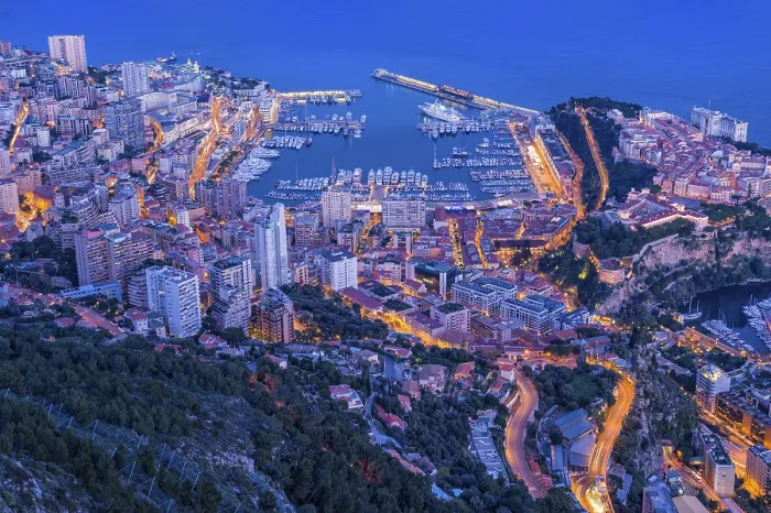 Gerahmter Druck : Der Hafen bei Dämmerung, Monaco. Gerahmter Druck : Der Hafen bei Dämmerung, Monaco.