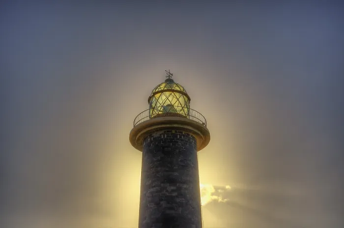 Gerahmter Druck : HDR, Leuchtturm, Hintergrundlicht, Wolken Gerahmter Druck : HDR, Leuchtturm, Hintergrundlicht, Wolken