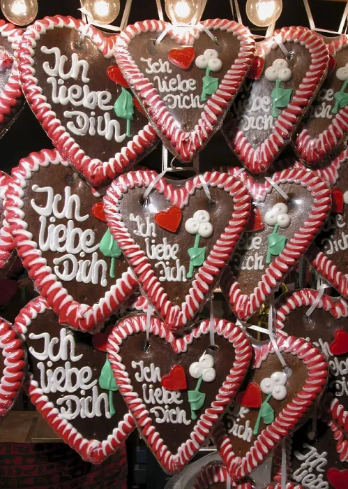 Gerahmter Druck : Herzen aus Lebkuchen. Gerahmter Druck : Herzen aus Lebkuchen.