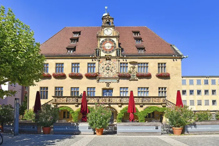 Gerahmter Druck : Heilbronn, Deutschland, September 2020: Altes schönes historisches Rathausgebäude am Marktplatz des Heilbronner Stadtzentrums. Gerahmter Druck : Heilbronn, Deutschland, September 2020: Altes schönes historisches Rathausgebäude am Marktplatz des Heilbronner Stadtzentrums.