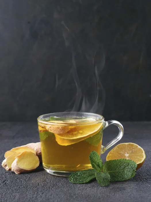 Gerahmter Druck : Kräutertee mit Ingwer, Minze und Zitrone. Gerahmter Druck : Kräutertee mit Ingwer, Minze und Zitrone.