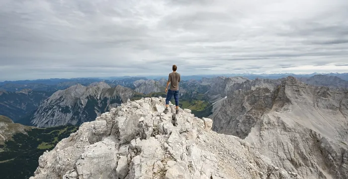 Gerahmter Druck : Wanderer auf dem Gipfel der Birkkarspitze. Gerahmter Druck : Wanderer auf dem Gipfel der Birkkarspitze.