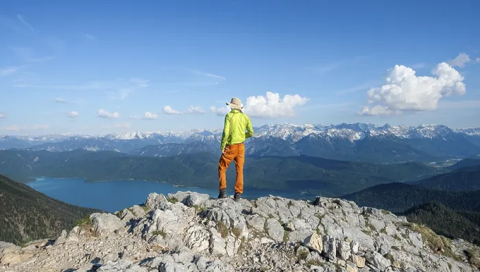 Gerahmter Druck : Wanderer auf dem Gipfel des Heimgartens. Gerahmter Druck : Wanderer auf dem Gipfel des Heimgartens.