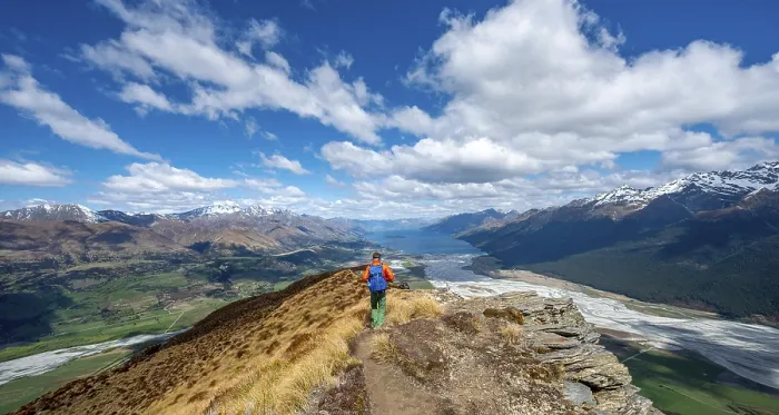 Gerahmter Druck : Wanderer auf dem Gipfel des Mount Alfred. Gerahmter Druck : Wanderer auf dem Gipfel des Mount Alfred.