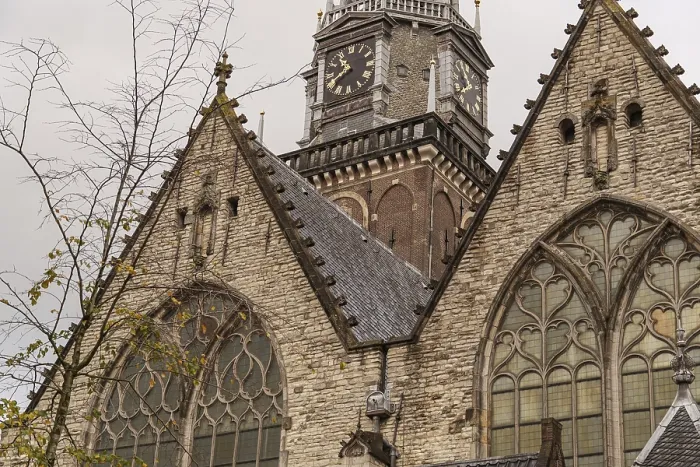 Gerahmter Druck : Historische Kirche mit gotischen Elementen. Gerahmter Druck : Historische Kirche mit gotischen Elementen.