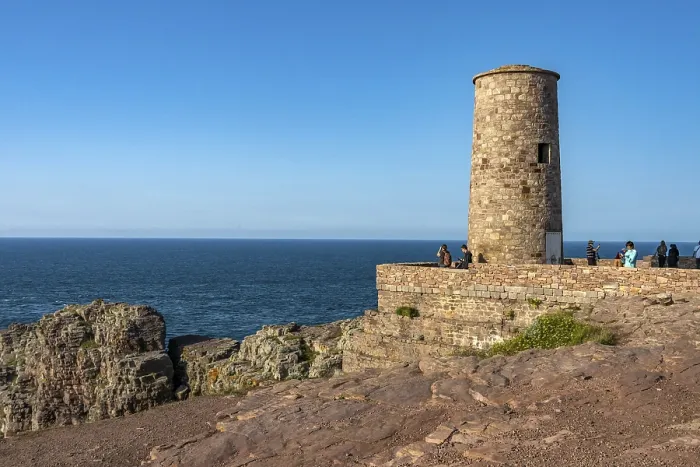 Gerahmter Druck : Historischer Leuchtturm bei Cap Frehel Gerahmter Druck : Historischer Leuchtturm bei Cap Frehel