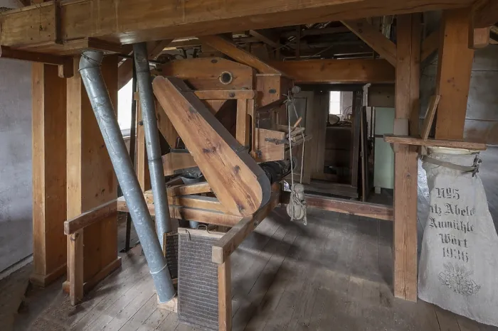 Gerahmter Druck : Historischer Plansifter in einem ehemaligen Kornmühle. Gerahmter Druck : Historischer Plansifter in einem ehemaligen Kornmühle.