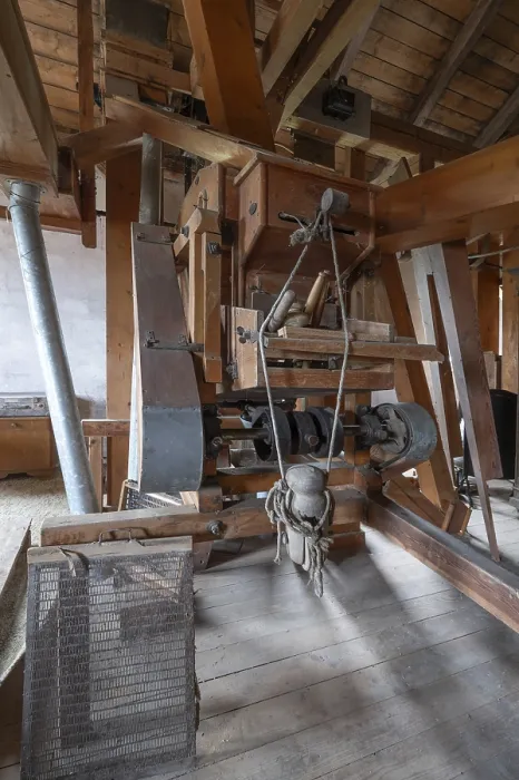 Gerahmter Druck : Historischer Plansifter in einer ehemaligen Getreidemühle. Gerahmter Druck : Historischer Plansifter in einer ehemaligen Getreidemühle.