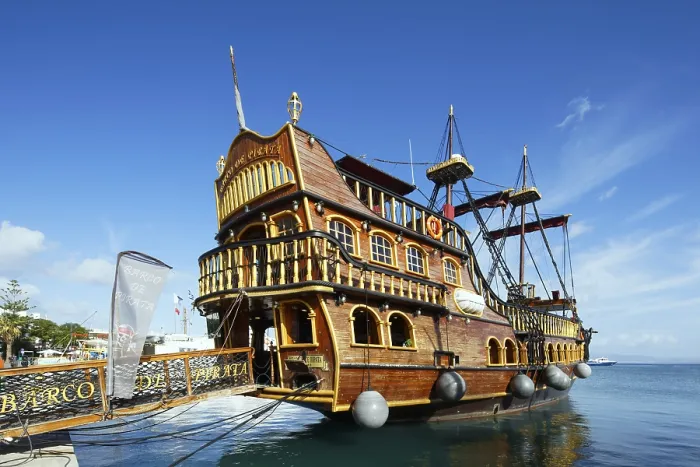 Gerahmter Druck : Historische Segelschiff, stilisiert. Gerahmter Druck : Historische Segelschiff, stilisiert.