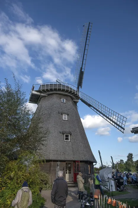 Gerahmter Druck : Historische Windmühle, jetzt Café. Gerahmter Druck : Historische Windmühle, jetzt Café.