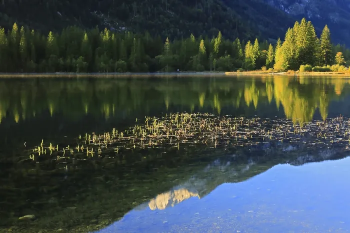 Gerahmter Druck : Hochkalter spiegelt sich im Hintersee. Gerahmter Druck : Hochkalter spiegelt sich im Hintersee.