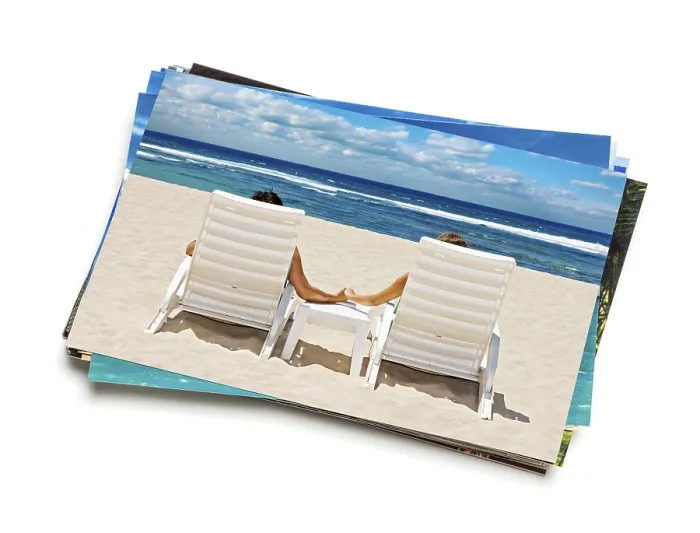 Gerahmter Druck : Urlaub am Strand Konzept, Stapel von Urlaubsfotos mit Paar auf Strandbild oben isoliert auf weißem Hintergrund Gerahmter Druck : Urlaub am Strand Konzept, Stapel von Urlaubsfotos mit Paar auf Strandbild oben isoliert auf weißem Hintergrund