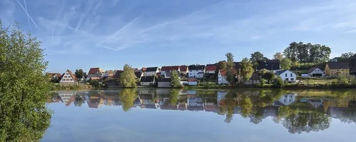 Gerahmter Druck : Hollweiher mit Reflexion von Simonshofen. Gerahmter Druck : Hollweiher mit Reflexion von Simonshofen.
