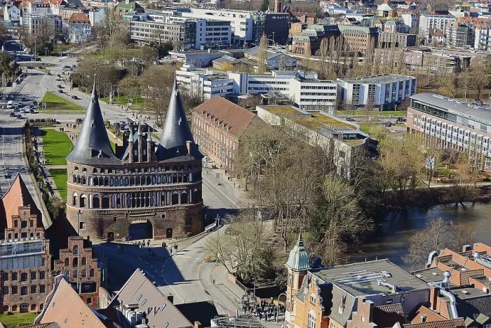 Gerahmter Druck : Holstentor von oben, Lübeck Gerahmter Druck : Holstentor von oben, Lübeck