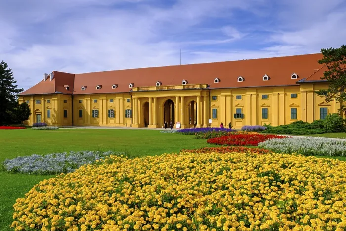 Gerahmter Druck : Ehemalige Pferdeställe, Schloss Eisgrub Gerahmter Druck : Ehemalige Pferdeställe, Schloss Eisgrub
