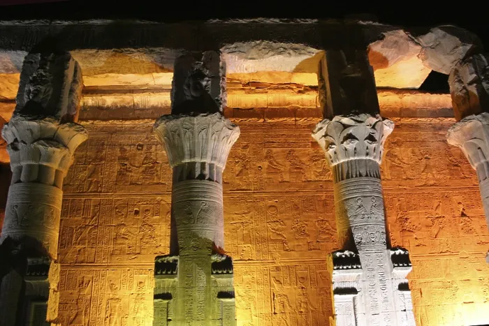 Gerahmter Druck : Tempel des Horus in Edfu Gerahmter Druck : Tempel des Horus in Edfu