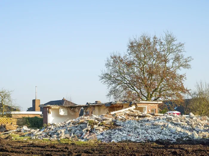 Gerahmter Druck : Hausabbruch, Lückenschlussentwicklung. Gerahmter Druck : Hausabbruch, Lückenschlussentwicklung.