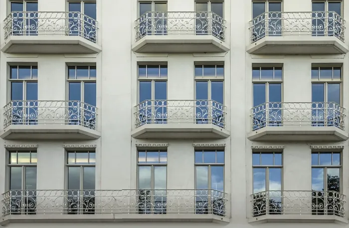 Gerahmter Druck : Fassadenfenster Balkone Gerahmter Druck : Fassadenfenster Balkone