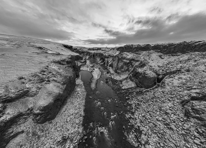 Gerahmter Druck : Hrauneyjarfoss-Wasserfälle, Drohnenbild. Gerahmter Druck : Hrauneyjarfoss-Wasserfälle, Drohnenbild.