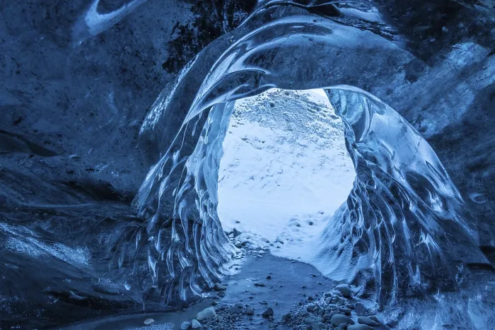 Gerahmter Druck : Eishöhle mit Außenfassade, Gletscher. Gerahmter Druck : Eishöhle mit Außenfassade, Gletscher.
