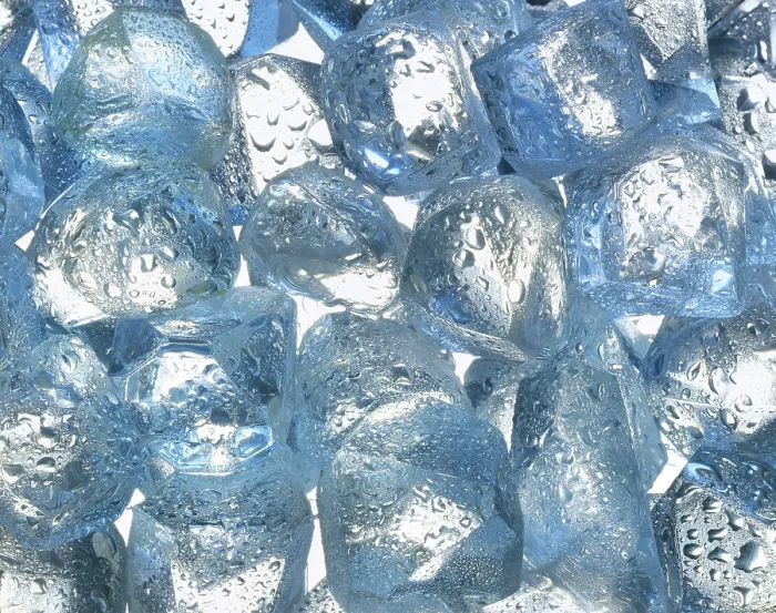 Gerahmter Druck : Eiswürfel, Wassertröpfchen. Gerahmter Druck : Eiswürfel, Wassertröpfchen.