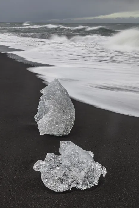 Gerahmter Druck : Eisschollen am Strand, Wellen, Wolken. Gerahmter Druck : Eisschollen am Strand, Wellen, Wolken.