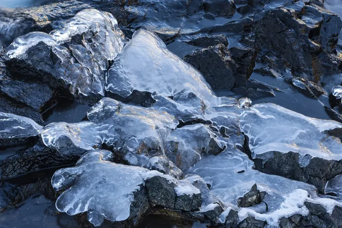 Gerahmter Druck : Eis im Flussbett, Bruarfoss Gerahmter Druck : Eis im Flussbett, Bruarfoss