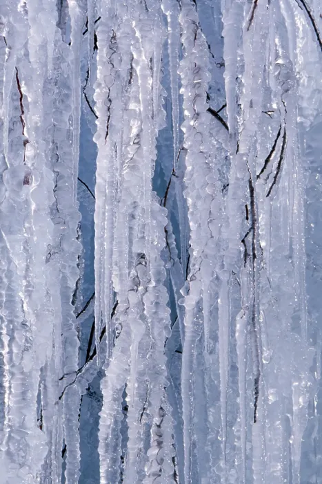 Gerahmter Druck : Eisstrukturen, Eiszapfen, Vomperloch. Gerahmter Druck : Eisstrukturen, Eiszapfen, Vomperloch.