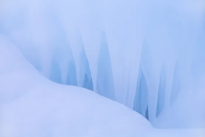 Gerahmter Druck : Eisstrukturen, Eiszapfen, Vomperloch. Gerahmter Druck : Eisstrukturen, Eiszapfen, Vomperloch.