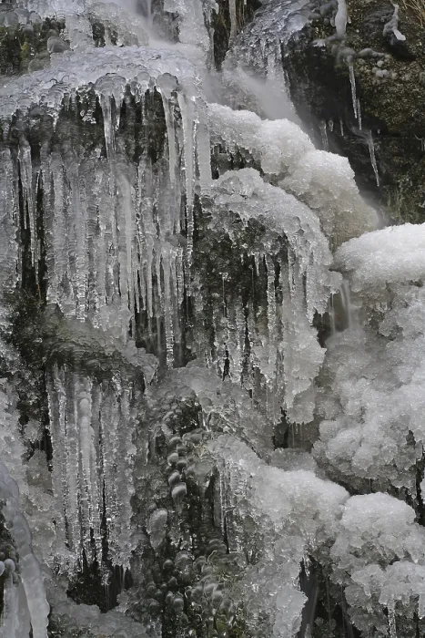 Gerahmter Druck : Eisüberzogener Bach, Eisbildungen.