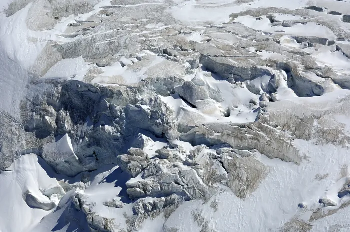 Gerahmter Druck : Eislawine am Ende eines Gletschers Gerahmter Druck : Eislawine am Ende eines Gletschers