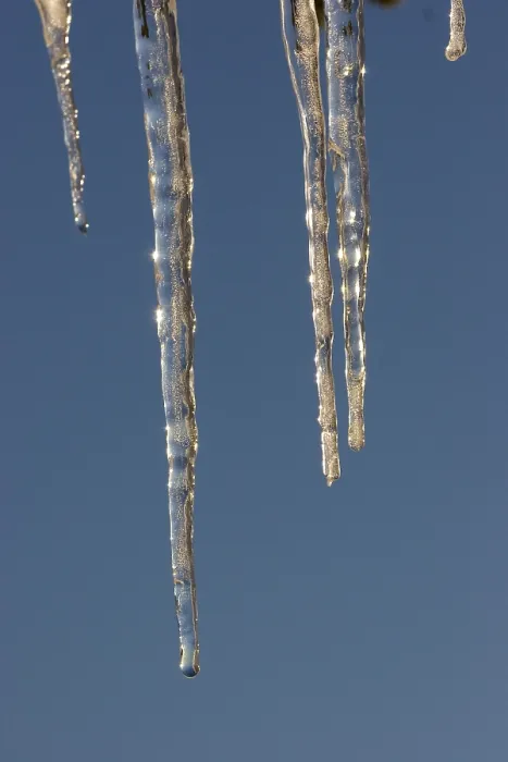 Gerahmter Druck : Eisstange vor blauem Himmel. Gerahmter Druck : Eisstange vor blauem Himmel.
