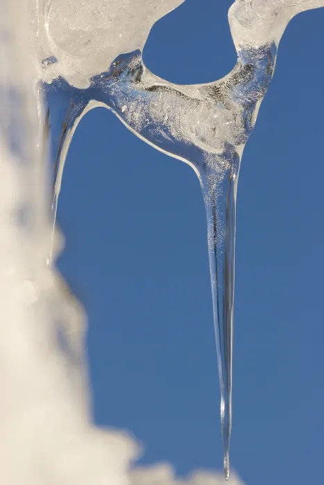 Gerahmter Druck : Eisstange vor blauem Himmel. Gerahmter Druck : Eisstange vor blauem Himmel.