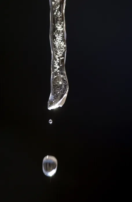 Gerahmter Druck : Eiszapfen im Auftauen. Gerahmter Druck : Eiszapfen im Auftauen.
