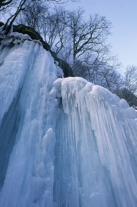Gerahmter Druck : Ich habe einen Wasserfall namens Schleierfall in Oberbayern, Deutschland. Gerahmter Druck : Ich habe einen Wasserfall namens Schleierfall in Oberbayern, Deutschland.